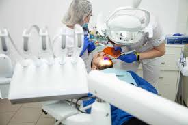 ustanovka-mostovidnogo-proteza-s-oporoj-na-implantaty